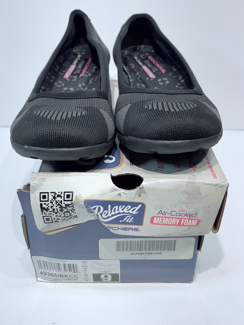 Skechers Black Slip-On Women's Knit Flats - Size 9 (EU 39)